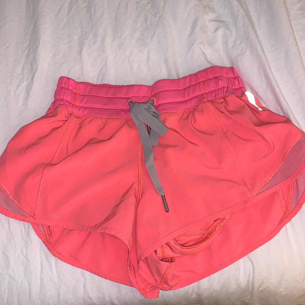 Lululemon Hotty Hot Short 2”